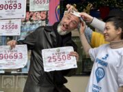 Furor a ‘l’administració dels calbs’ de Sant Boi després de repartir el tercer i un quart premi de la rifa de Nadal