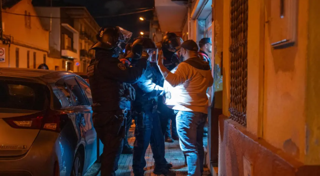 Mossos d'Esquadra durant un operatiu a Granollers. Foto: Luis Miguel Añón