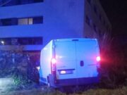 Escapa de Lliçà de Vall amb una furgoneta robada i s’acaba encastant en un mur de Terrassa