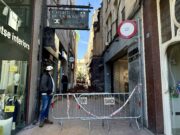 L’esfondrament de Sabadell deixa sense activitat comercial part del carrer de la Rosa: “No sabem quan podrem reobrir”