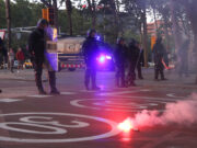 Càrregues i llançaments d’objectes contra la línia policial que protegeix el consolat d’Israel a Barcelona