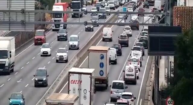 Afectació viària a la C-17 entre Mollet i Parets del Vallès en sentit nord/Vic per un accident que ocupa el voral.